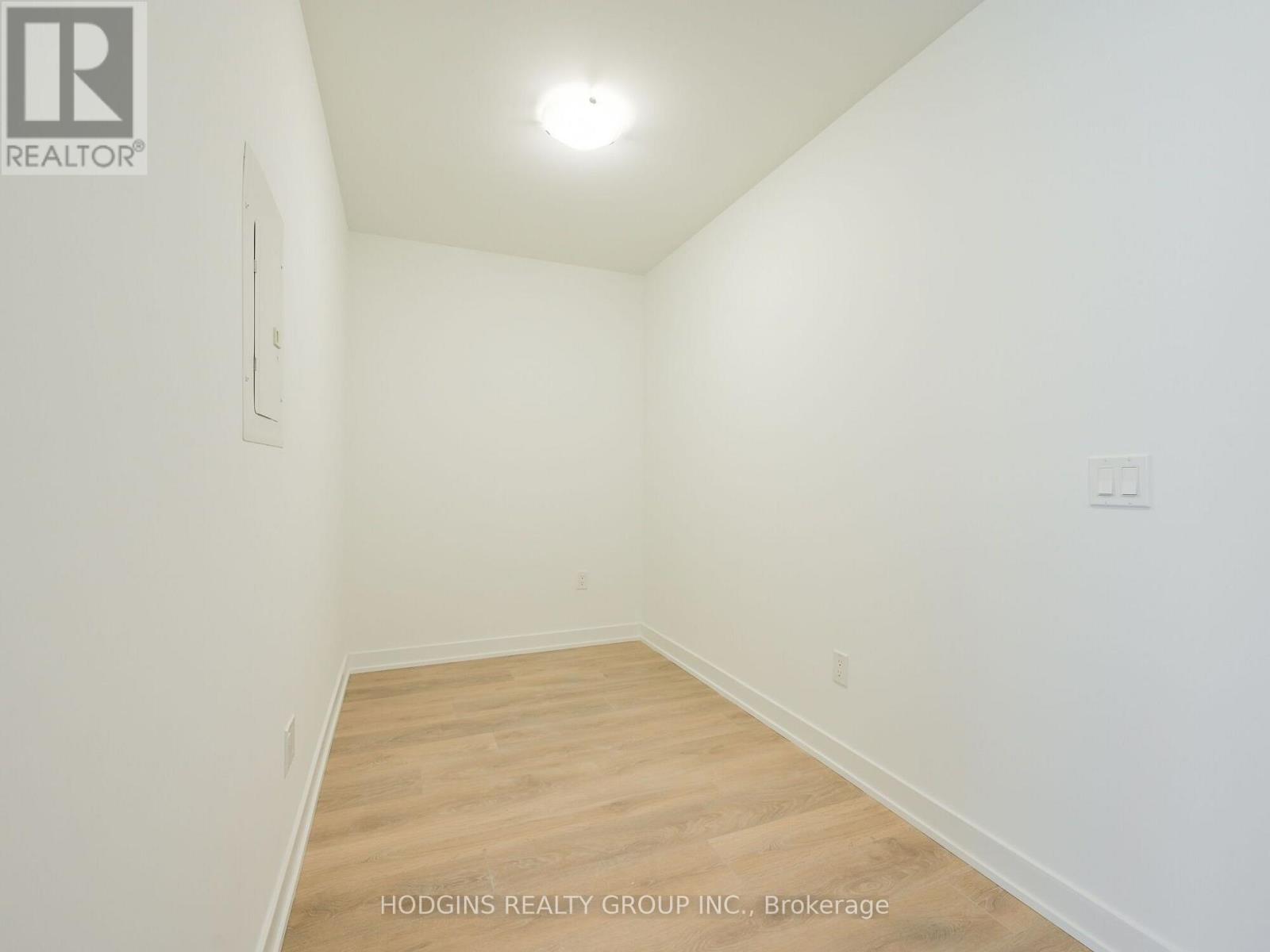 104 - 1035 SOUTHDOWN ROAD, Mississauga (Clarkson) — photo 4