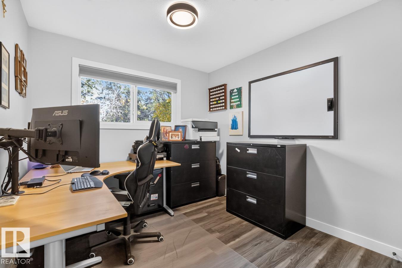 7404 92 AV NW - 19