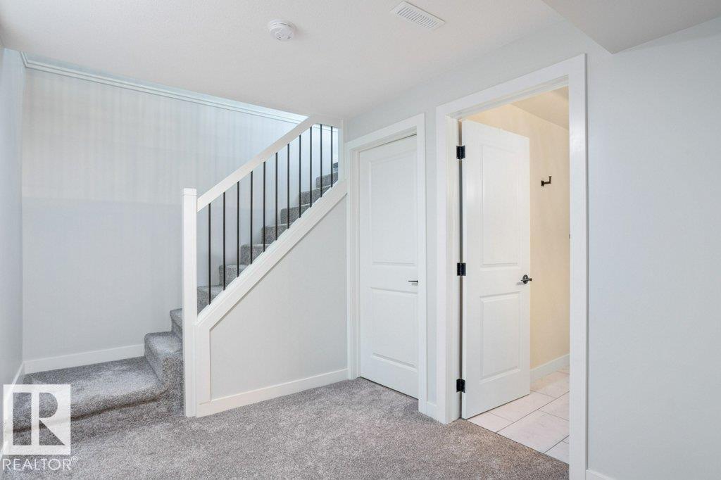 7404 92 AV NW - 23