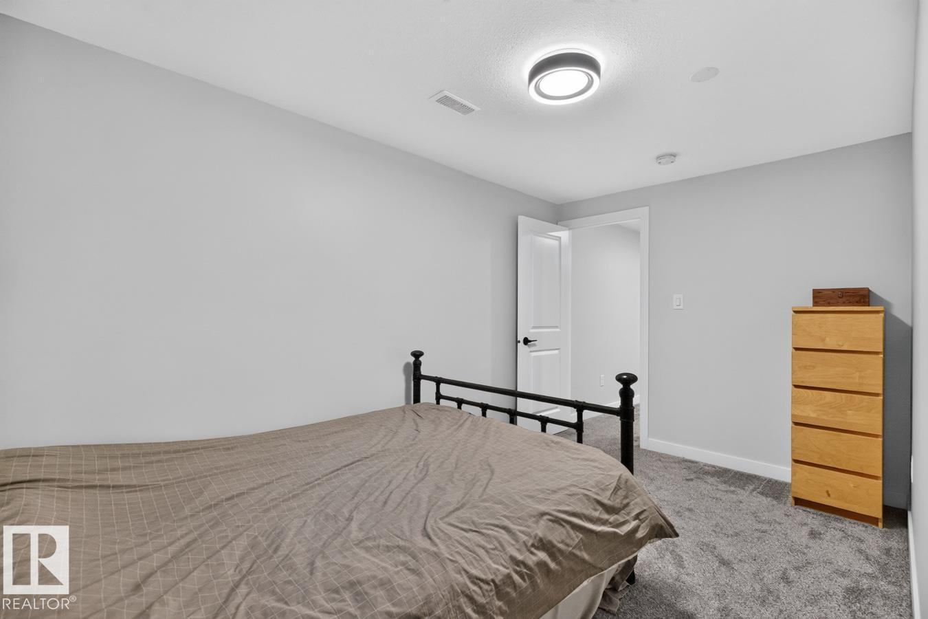 7404 92 AV NW - 24