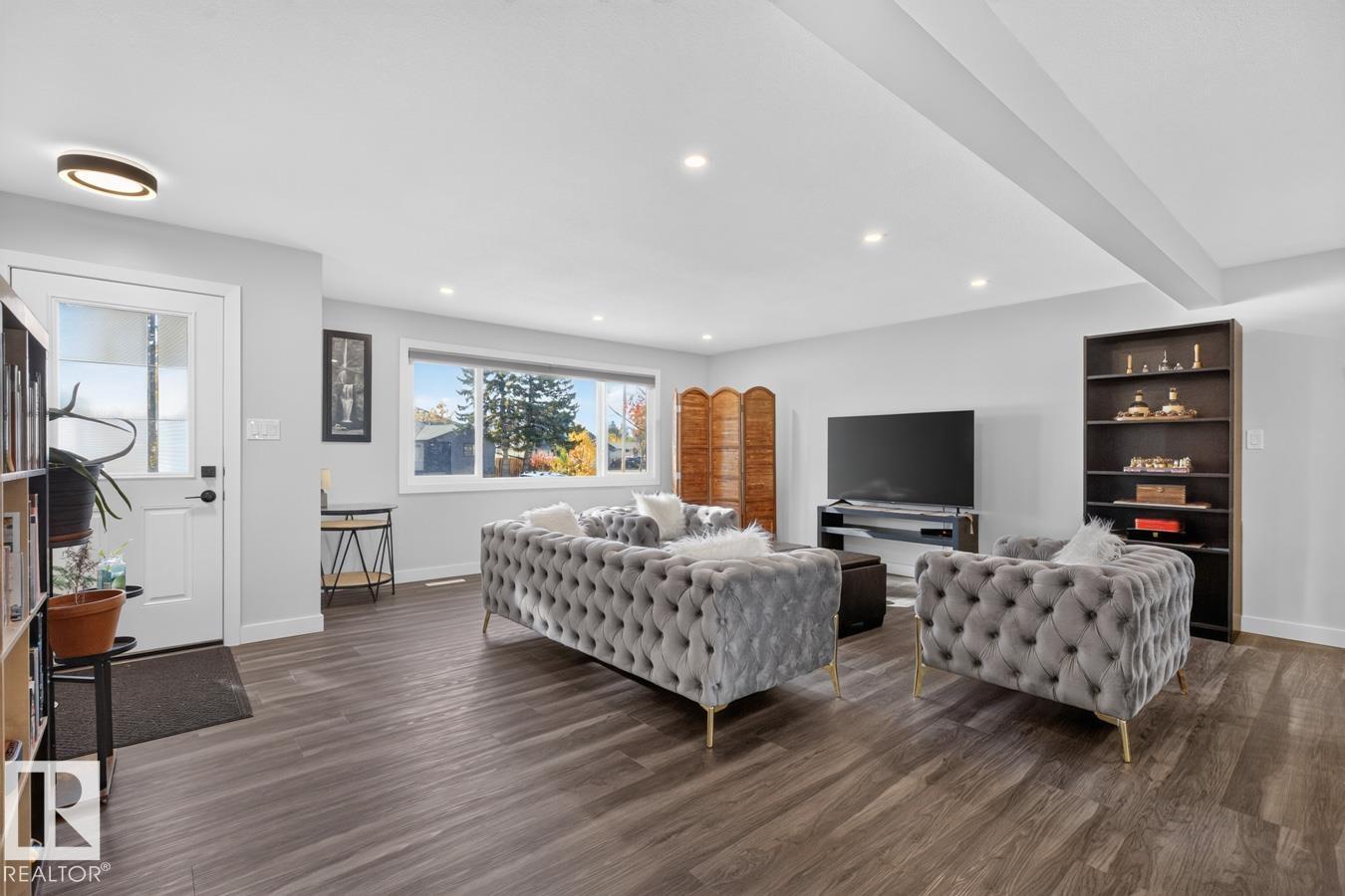 7404 92 AV NW - 4