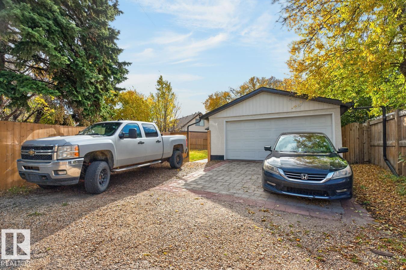 7404 92 AV NW - 42