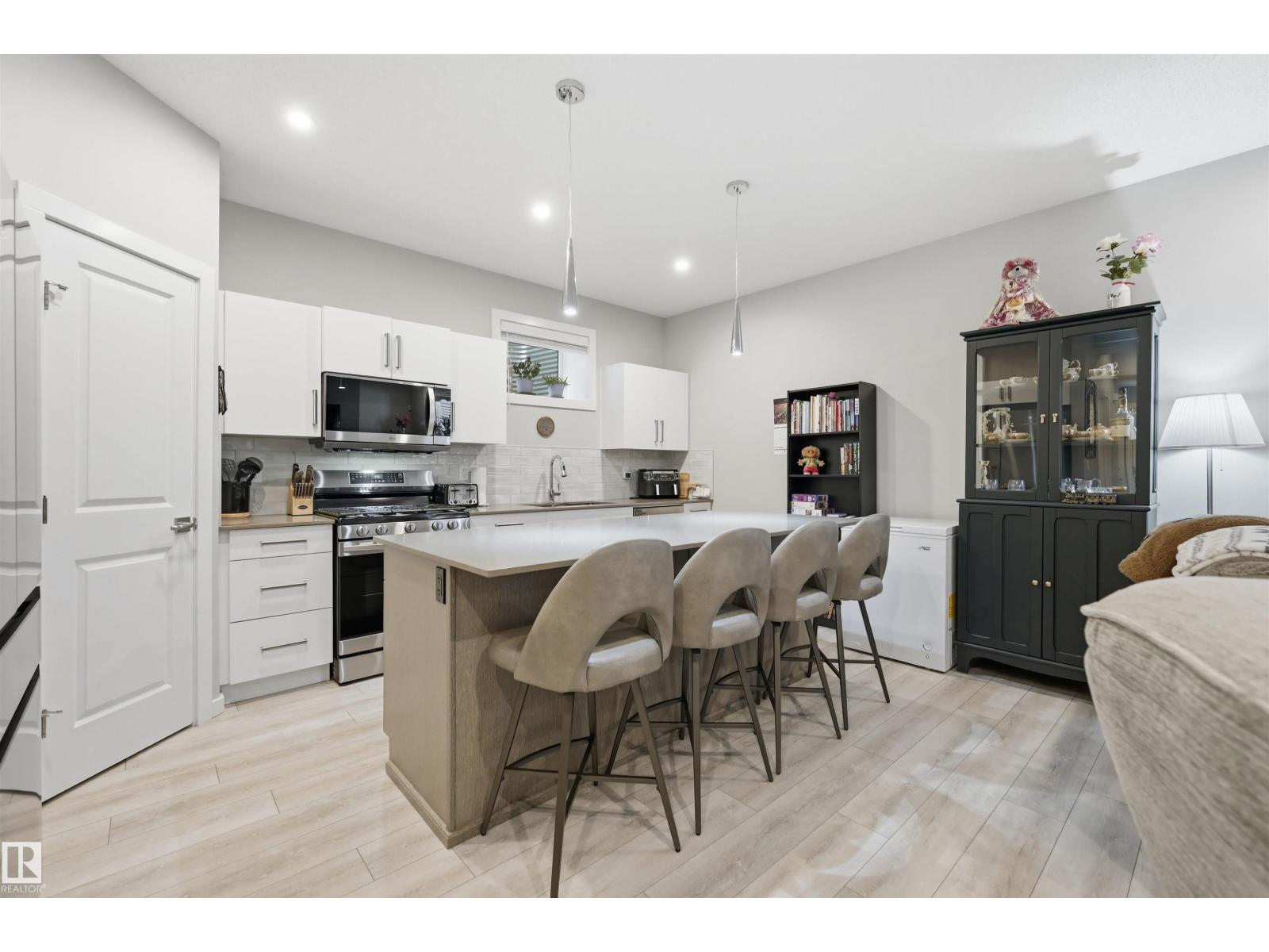 168 Larch Crescent, photo 36