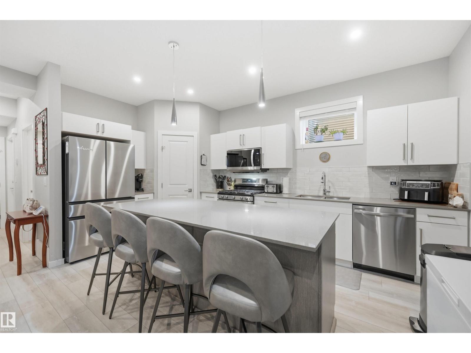 168 Larch Crescent, photo 37