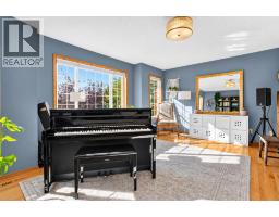 38 Somerside Crescent Sw, Calgary, AB T2Y4G8 Photo 36