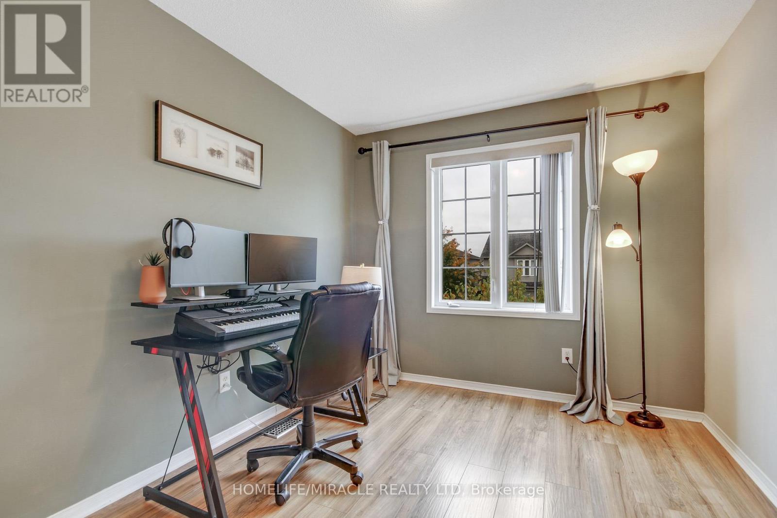 1827 Bloom Crescent — photo 17