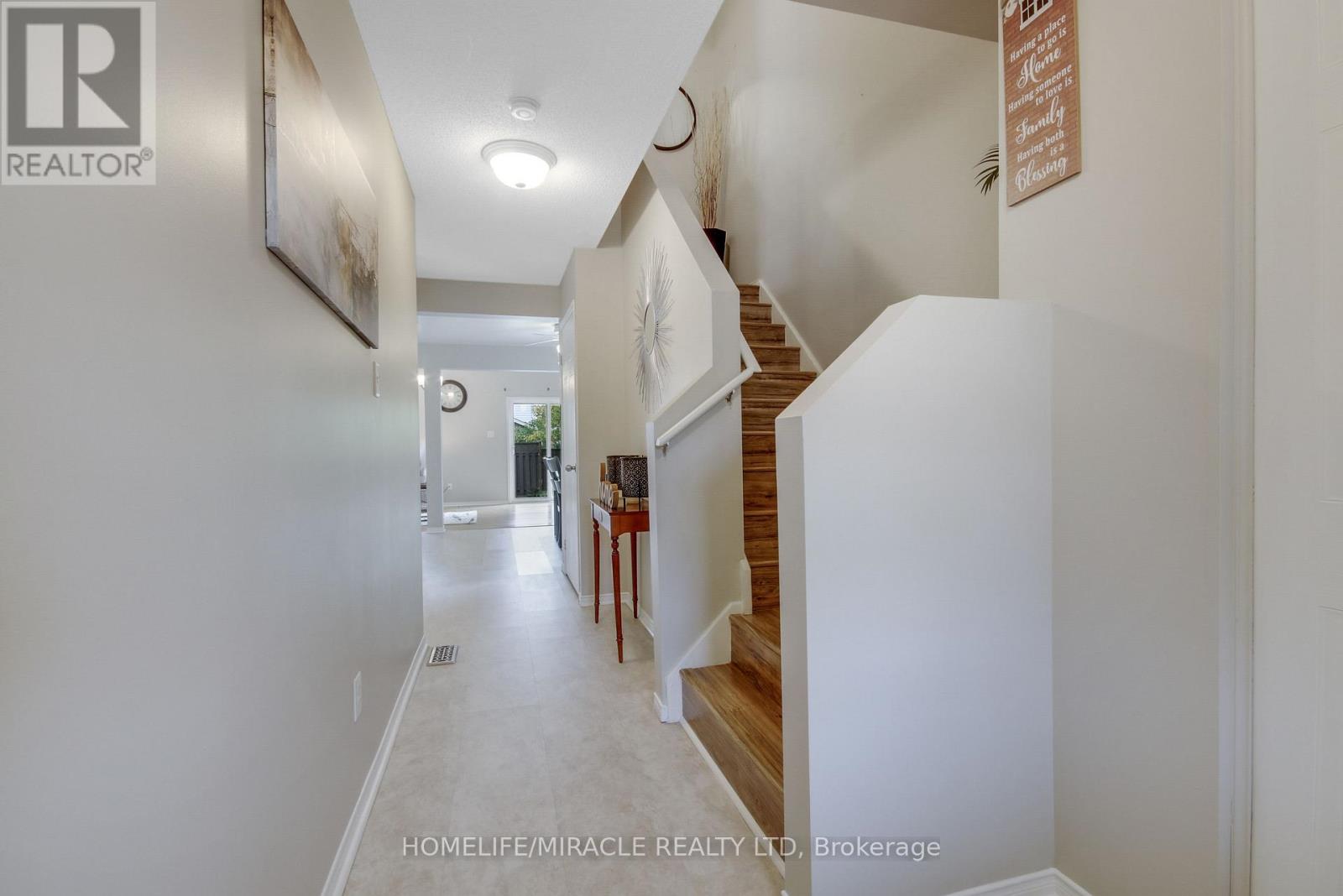 1827 BLOOM CRESCENT, London North (North C) — photo 4
