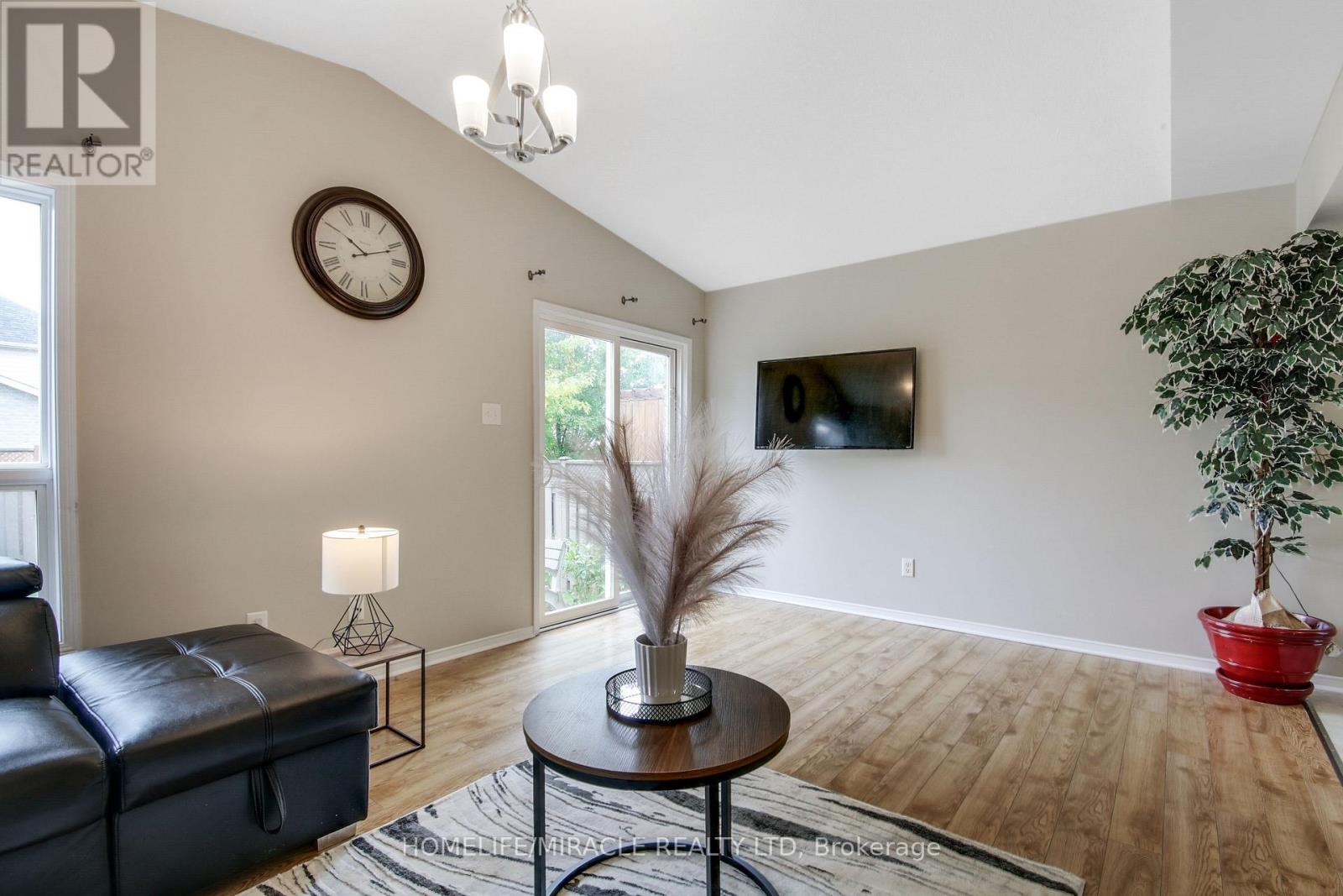 1827 BLOOM CRESCENT, London North (North C) — photo 7