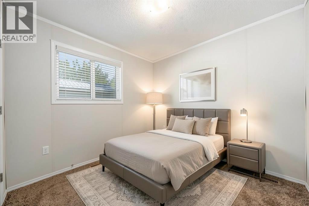144 Birch Street W, Brooks — photo 28