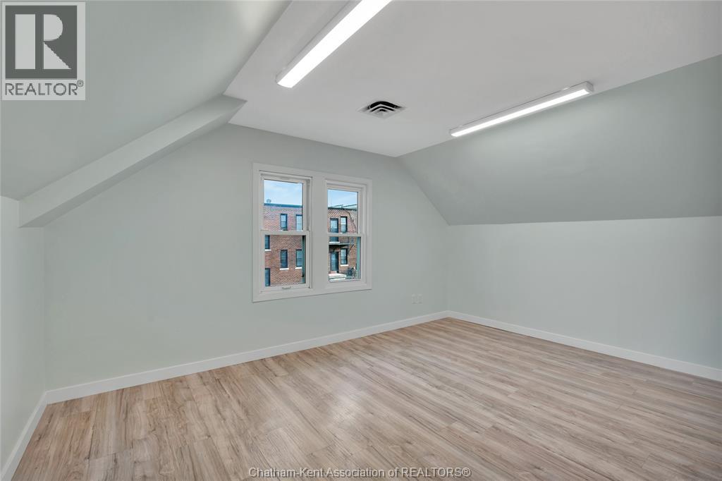 1585 Ouellette Avenue — photo 27