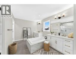 5pc Bathroom - 547 Mercado Avenue Se, Calgary, AB T3M4C9 Photo 7