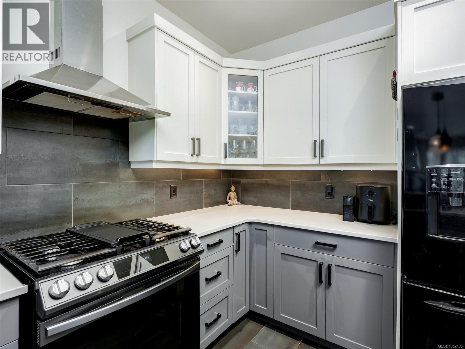 134 Clarence St - 10