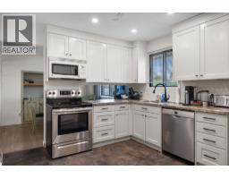 Kitchen - 881 Mcgillivray Street, Kamloops, BC V2B5R5 Photo 9