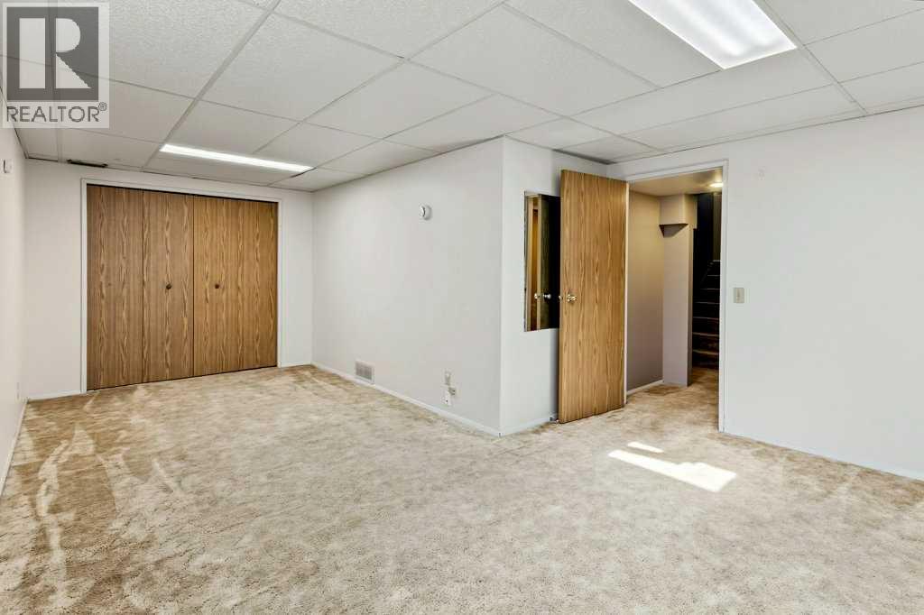 #28 76 Cedardale Crescent SW - 19