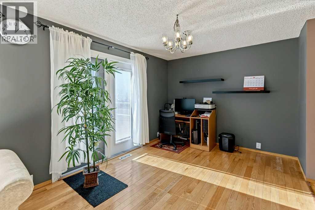 #28 76 Cedardale Crescent SW - 5