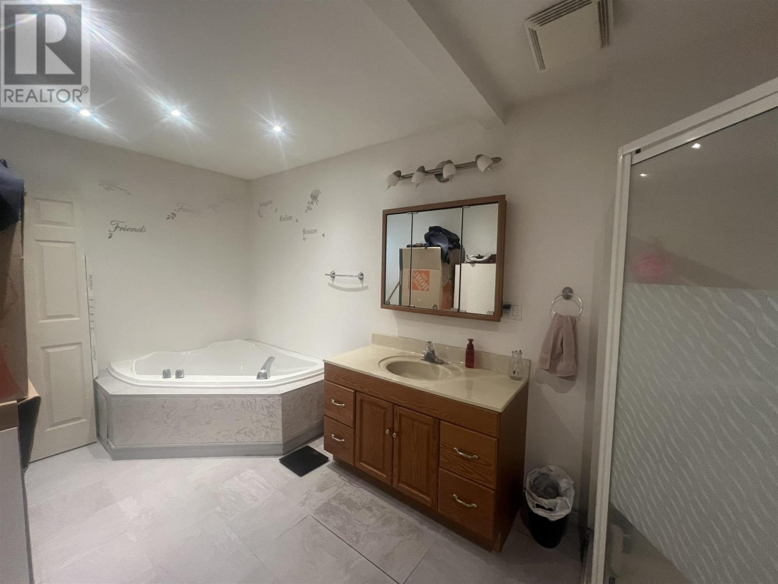 14 Hoatson ST - 23