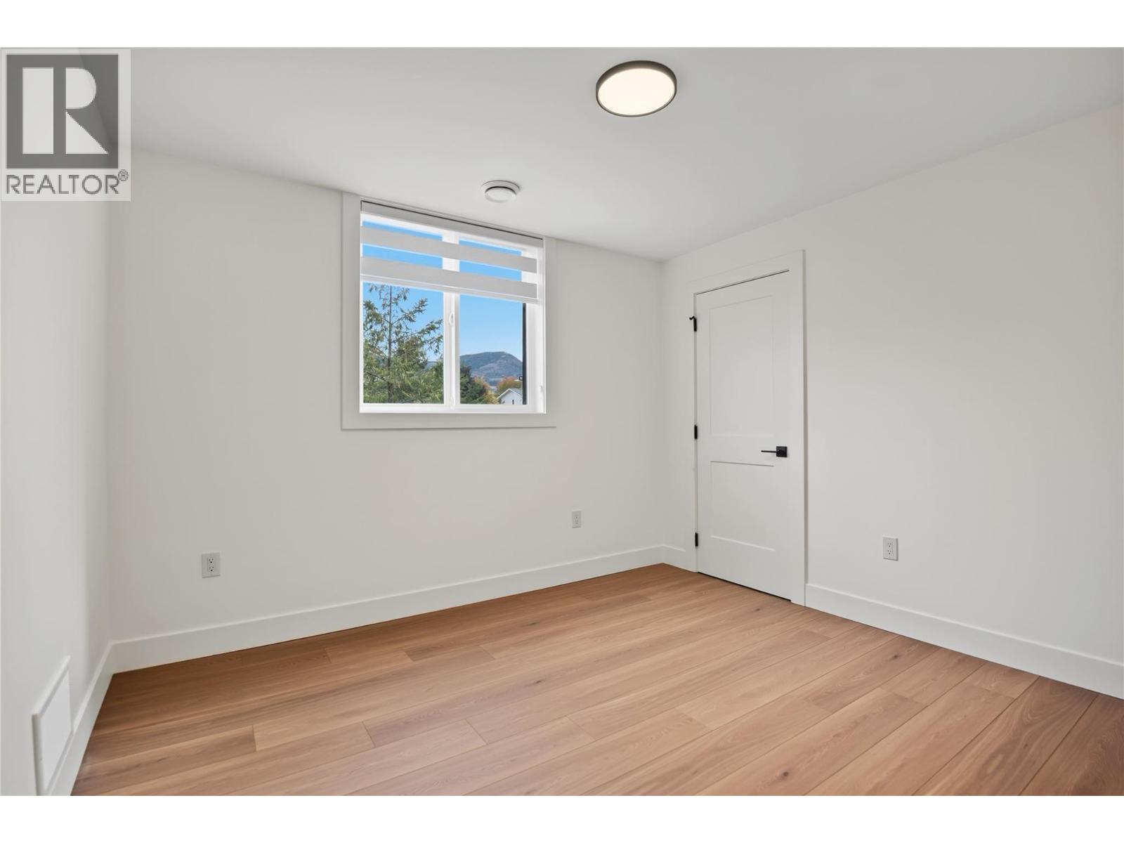 302 Sumac Road W - 12