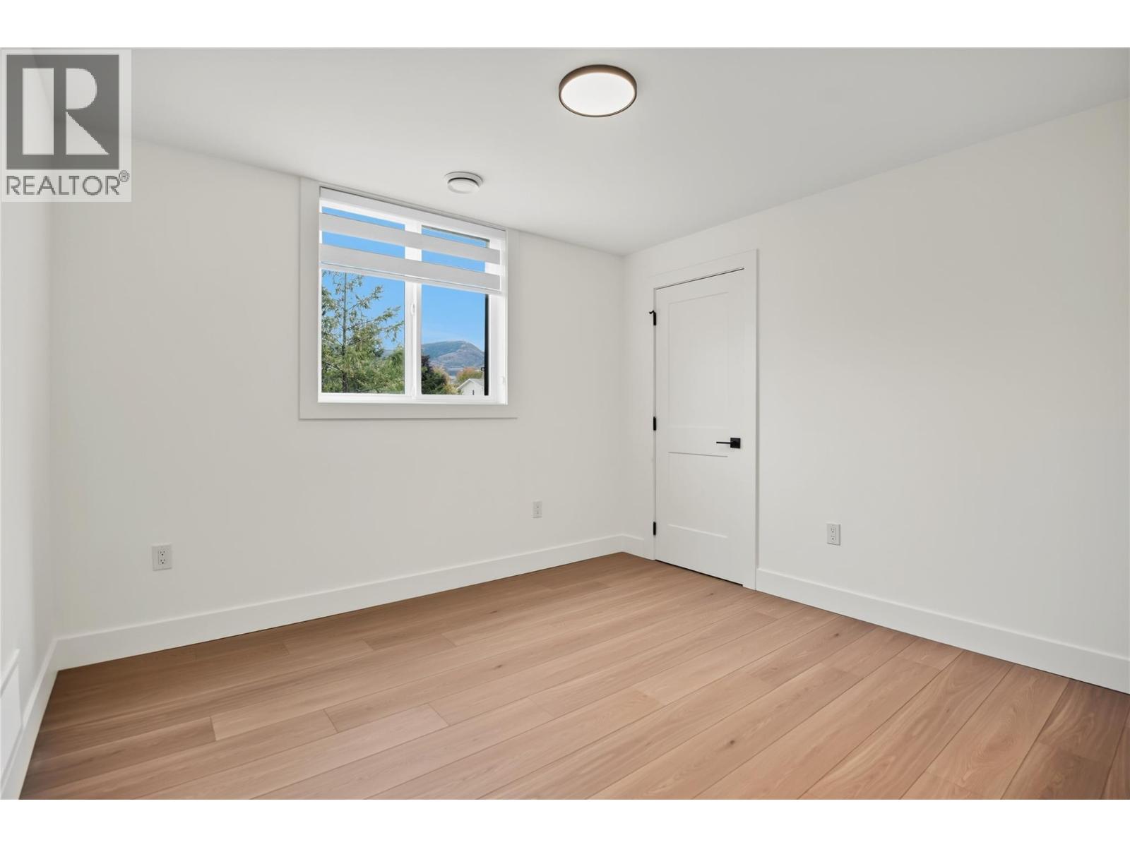302 Sumac Road W - 13