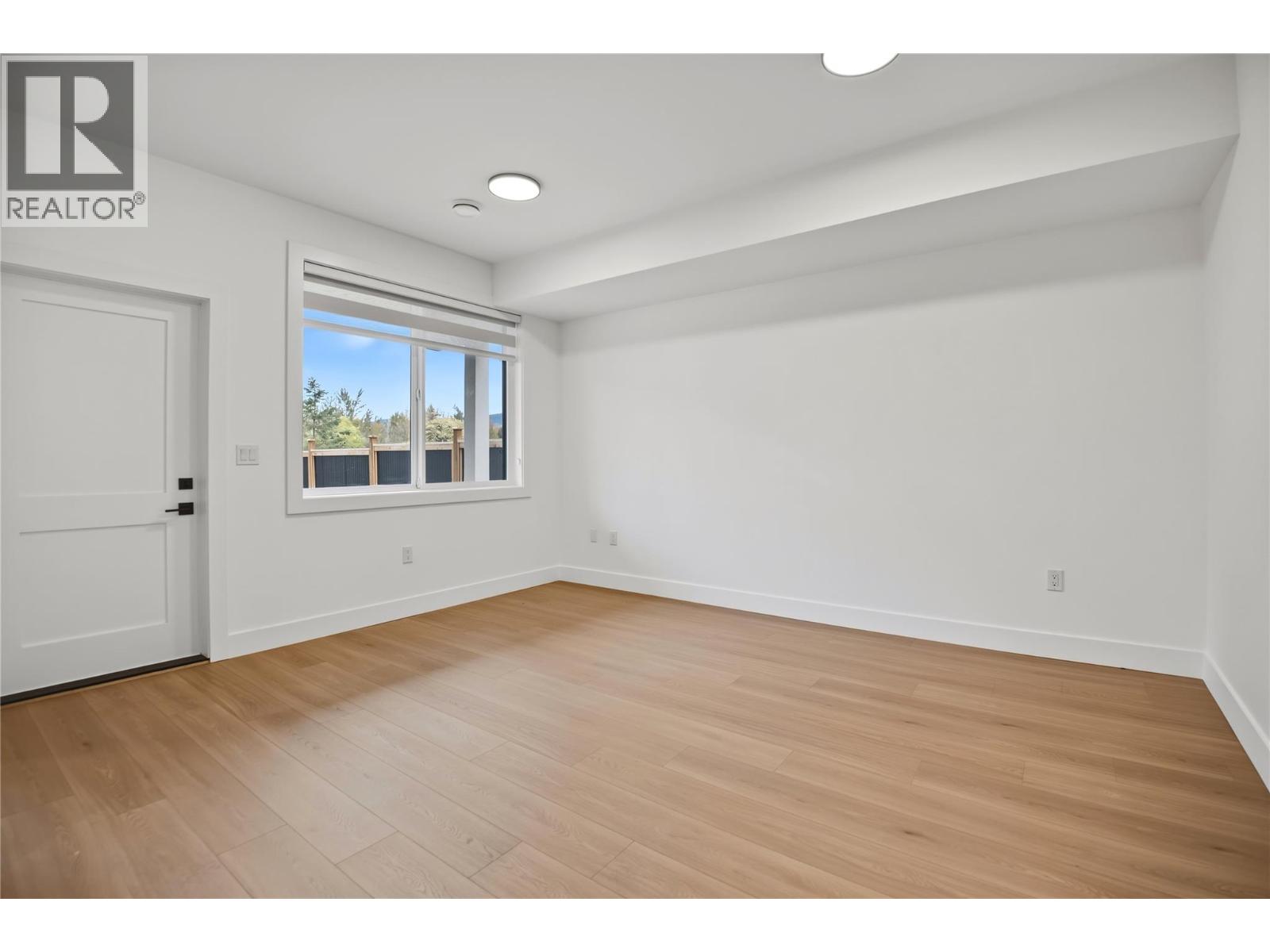 302 Sumac Road W - 14