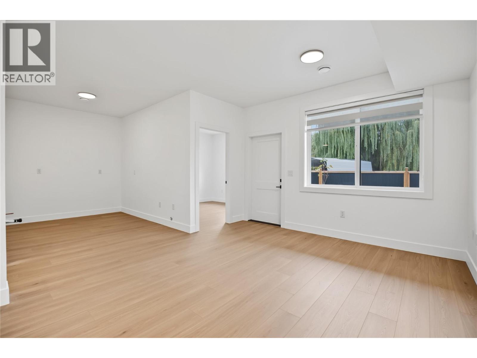 302 Sumac Road W - 15
