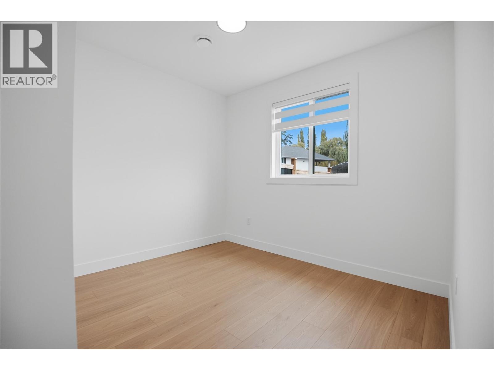 302 Sumac Road W - 18
