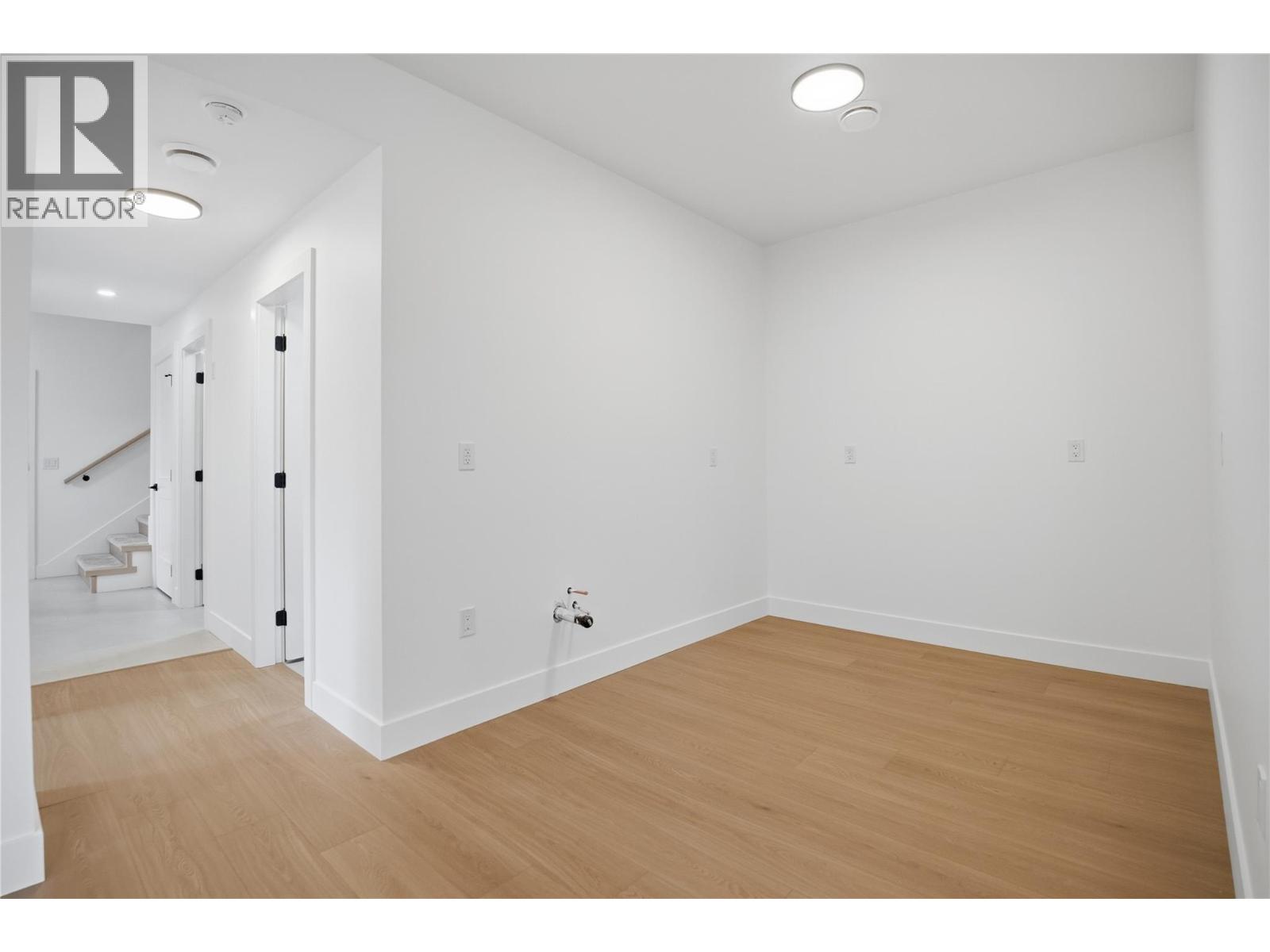 302 Sumac Road W - 20