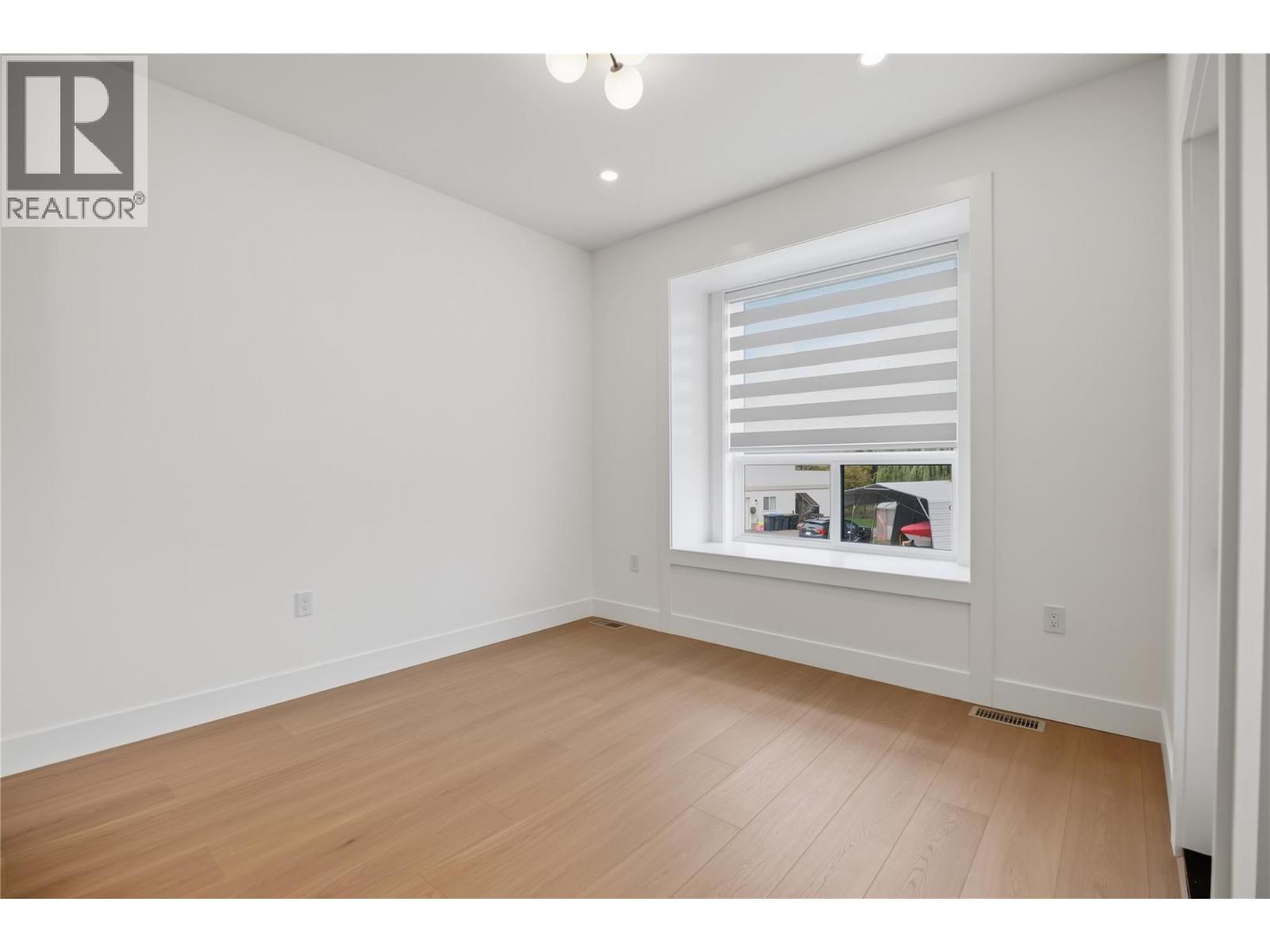 302 Sumac Road W - 28