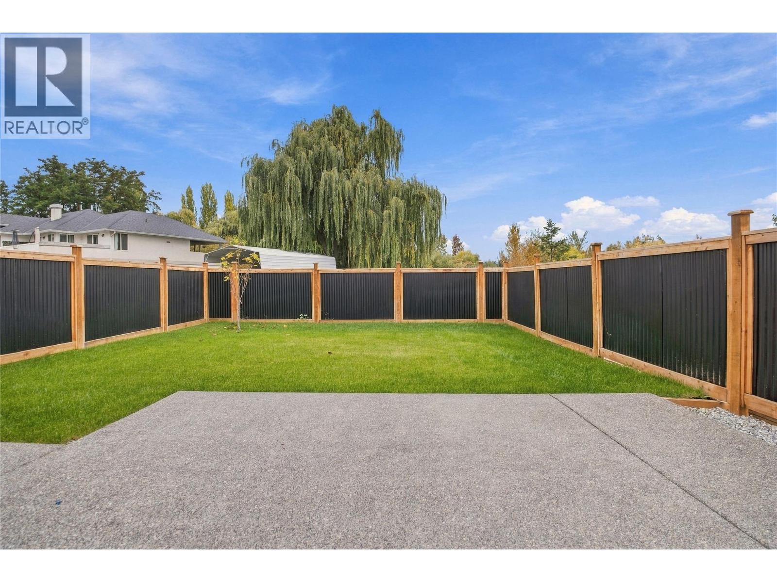 302 Sumac Road W - 36