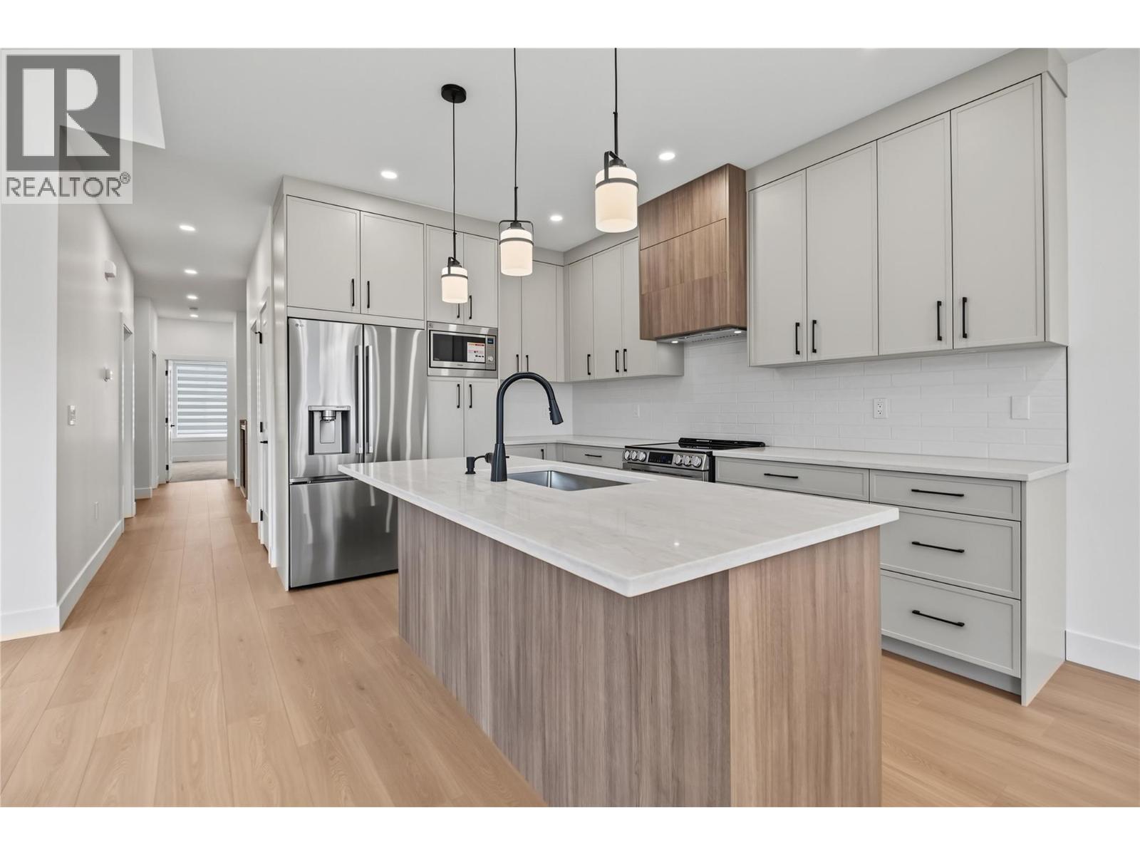 302 Sumac Road W - 37