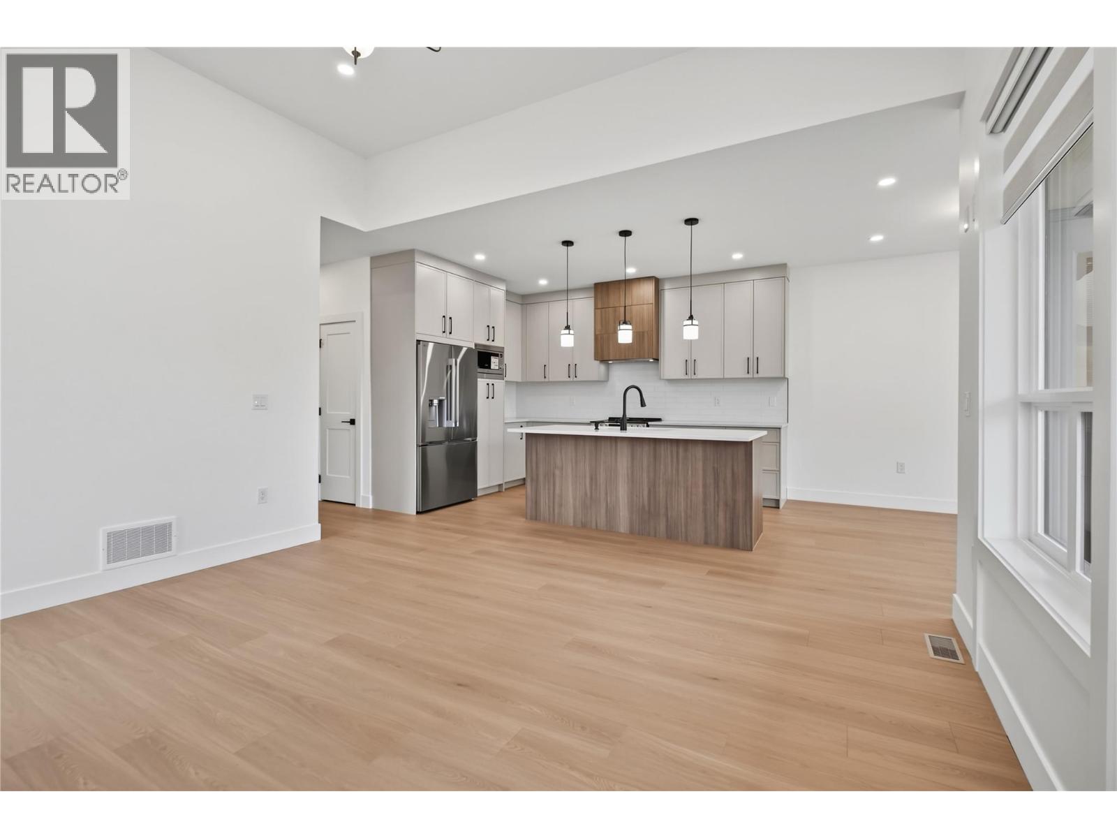 302 Sumac Road W - 38