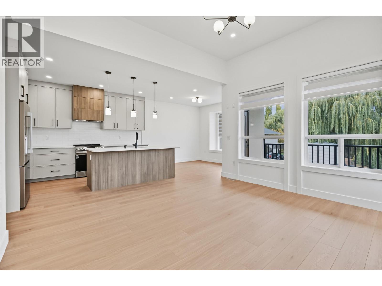 302 Sumac Road W - 39