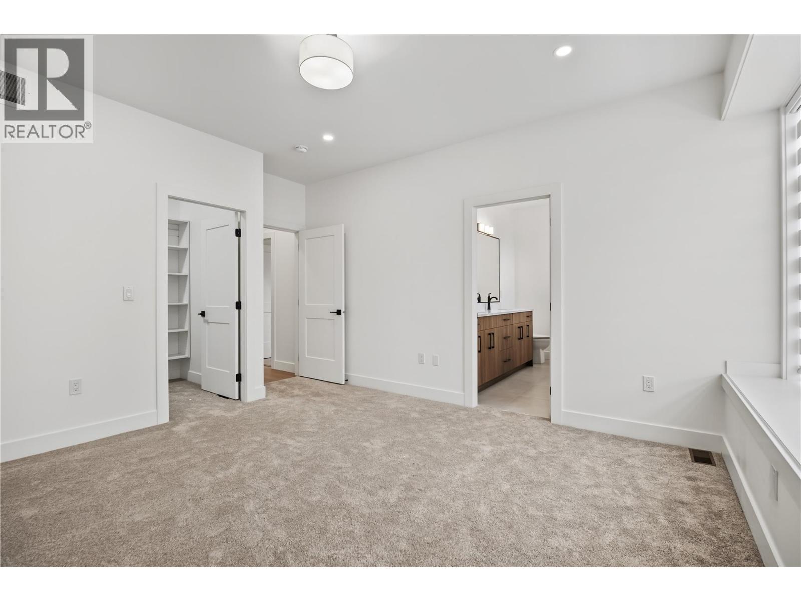 302 Sumac Road W - 45