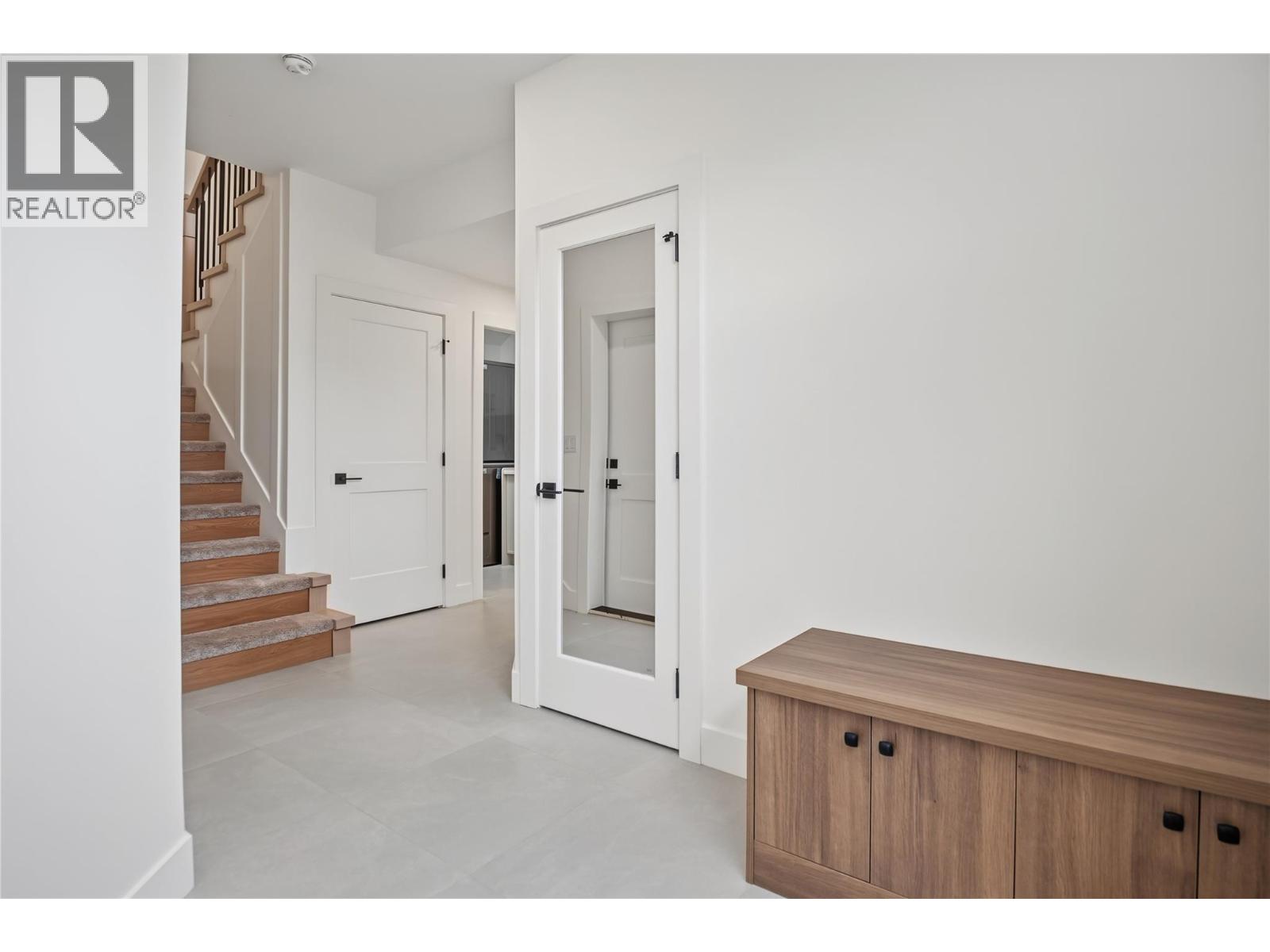 302 Sumac Road W - 9