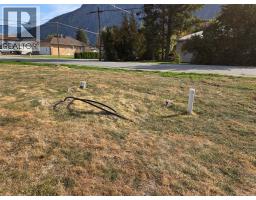 424 10th Avenue, Keremeos, BC V0X1N3 Photo 9