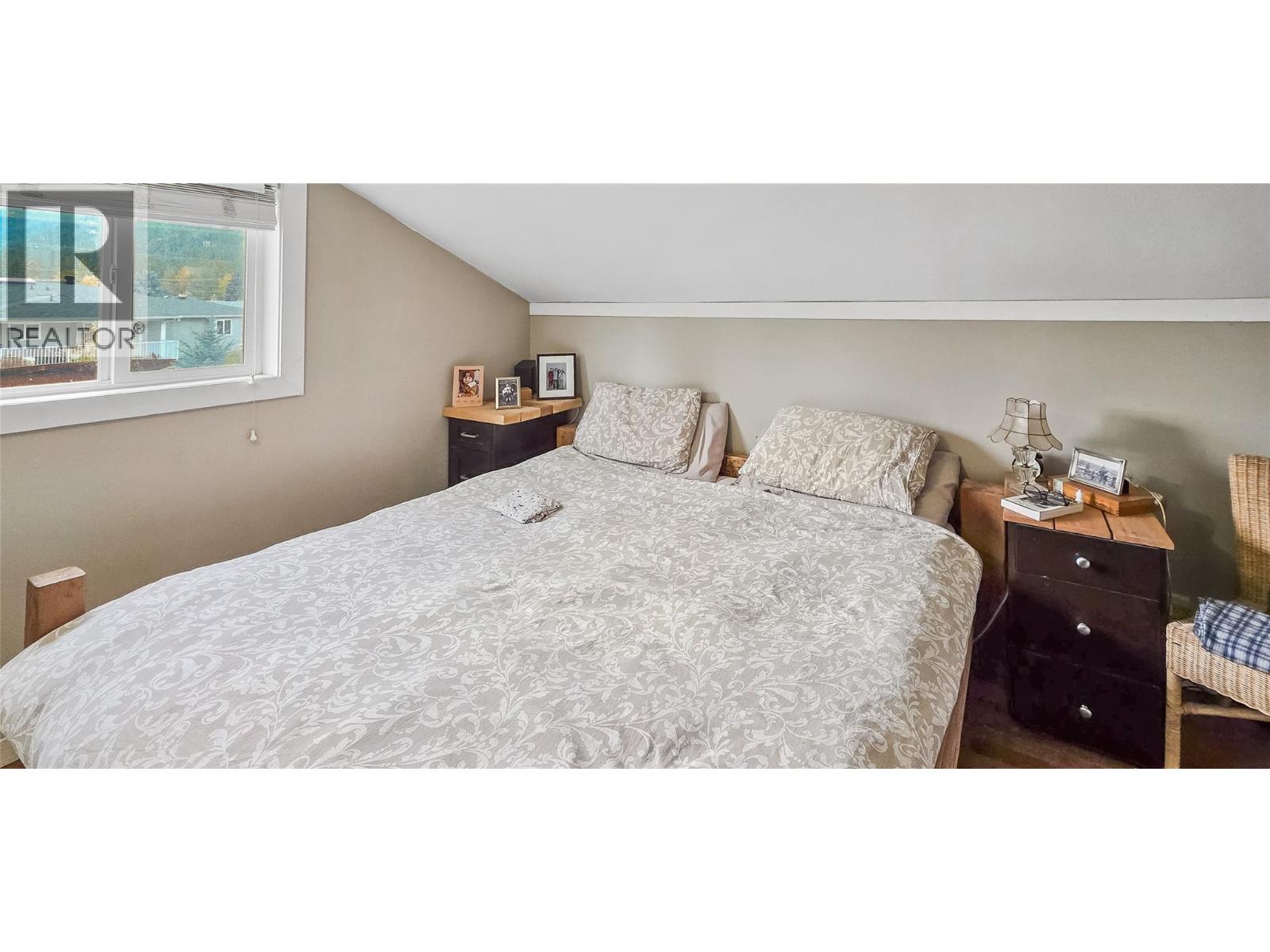 468 Sixth Avenue - 40