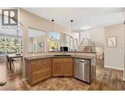 5pc Bathroom - 76 Crystal Green Drive, Okotoks, AB T1S2N7 Photo 9