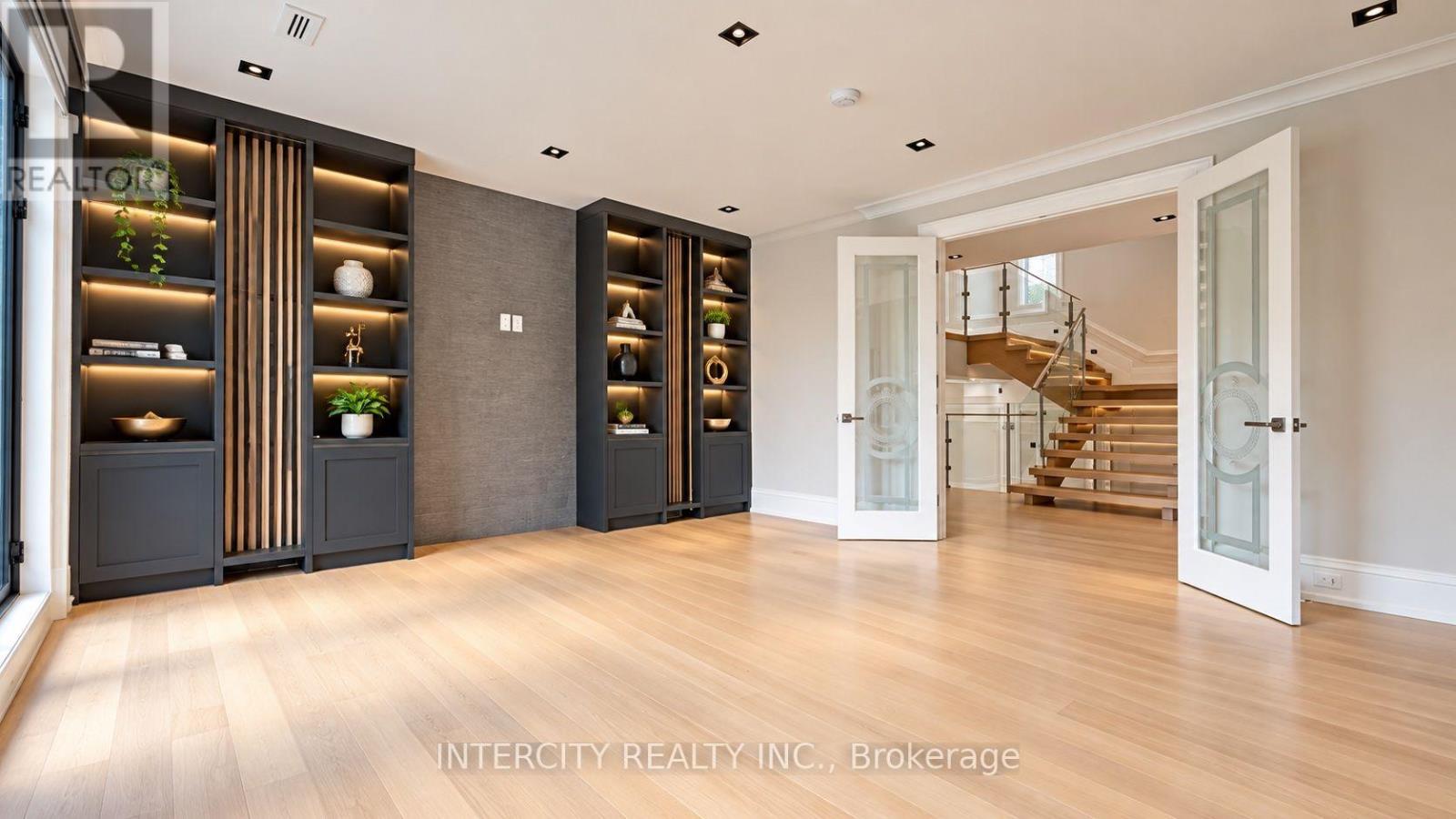1 Silvergrove Road, Toronto, ON photo 14
