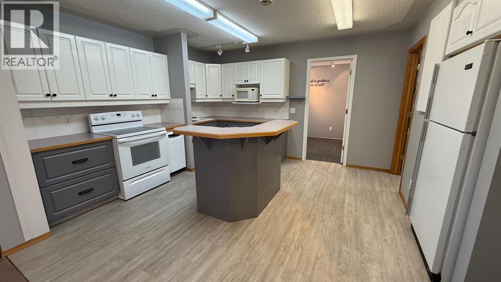 307 4 Avenue W - 10