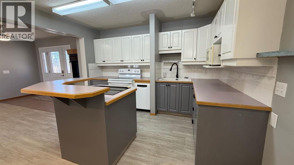 307 4 Avenue W - 12