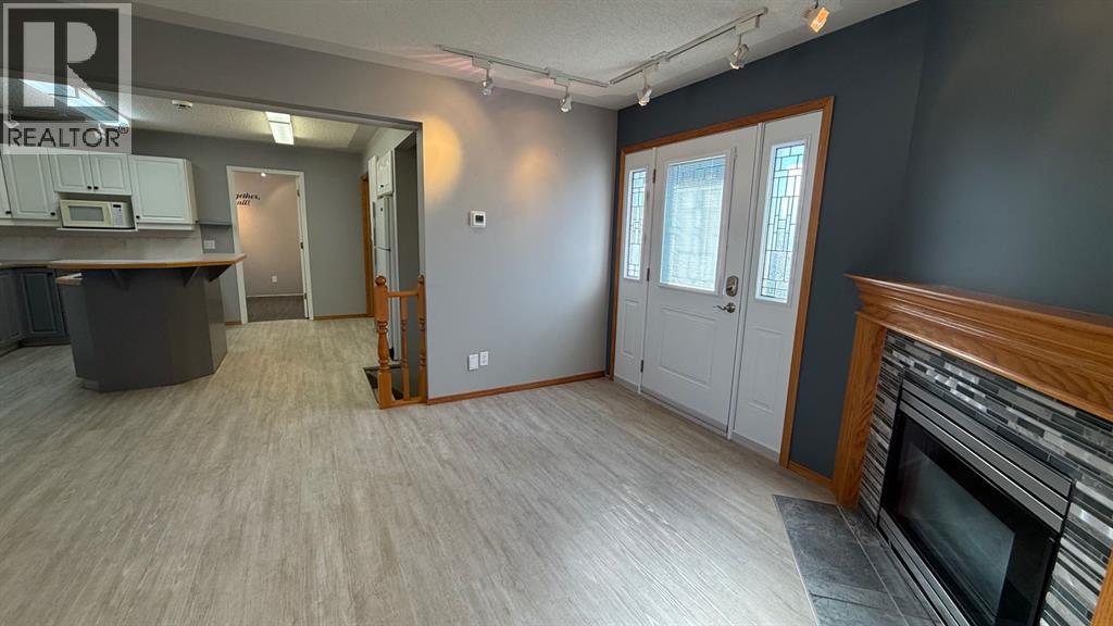307 4 Avenue W - 23