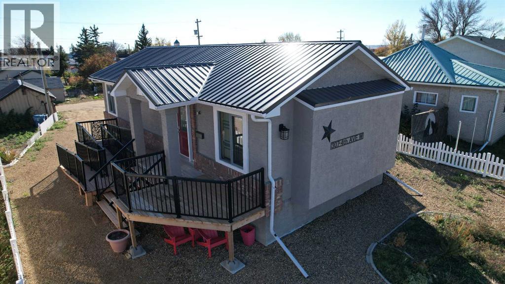 307 4 Avenue W - 36
