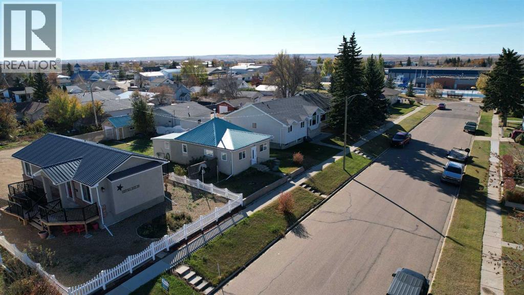 307 4 Avenue W - 40