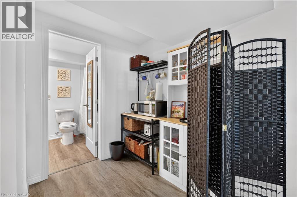 4069 Brock Street — photo 33