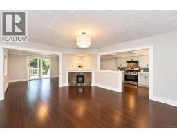 2834 Wyndeatt Ave, Saanich, BC V9A2L8 Photo 15