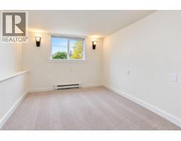2834 Wyndeatt Ave, Saanich, BC V9A2L8 Photo 29
