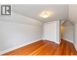 2834 Wyndeatt Ave, Saanich, BC V9A2L8 Photo 25