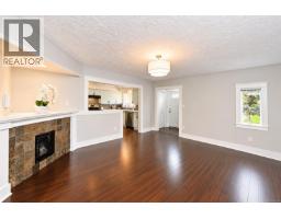 2834 Wyndeatt Ave, Saanich, BC V9A2L8 Photo 17