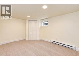 2834 Wyndeatt Ave, Saanich, BC V9A2L8 Photo 35