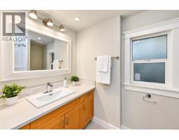 2834 Wyndeatt Ave, Saanich, BC V9A2L8 Photo 32