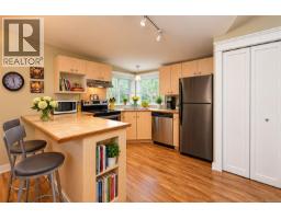 2834 Wyndeatt Ave, Saanich, BC V9A2L8 Photo 44
